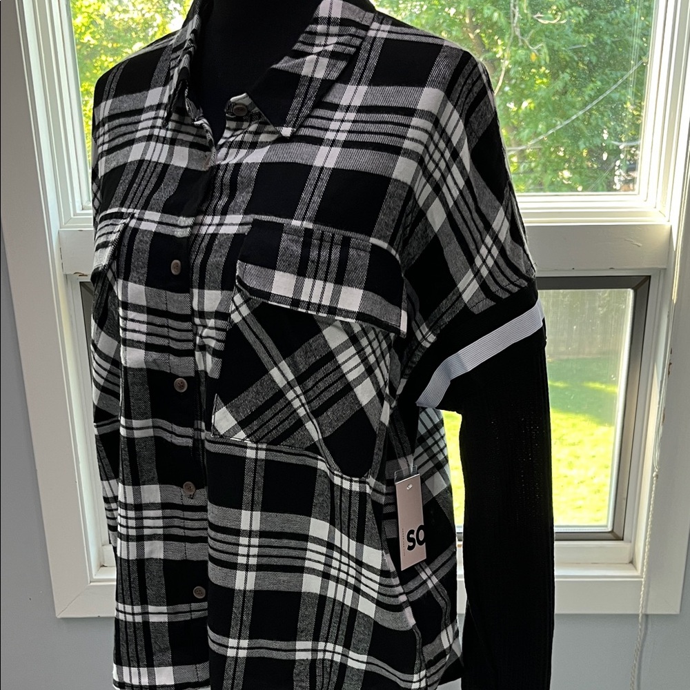 SO Black and White Plaid Shirt Thermal Sleeves sz L